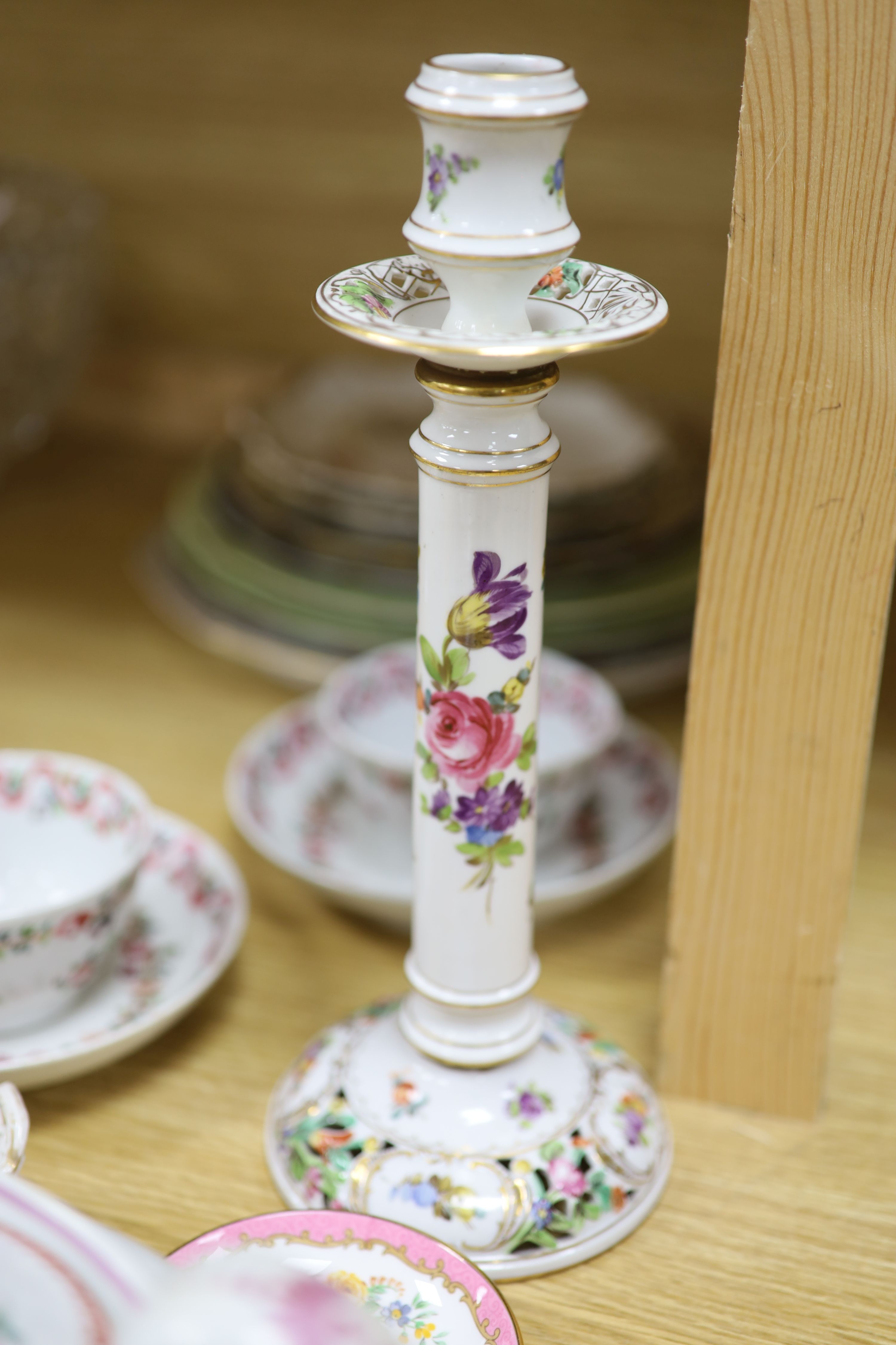 An early 19th century Newhall pattern 594 teapot, two pairs of Newhall tea bowls and saucers and mixed ceramics